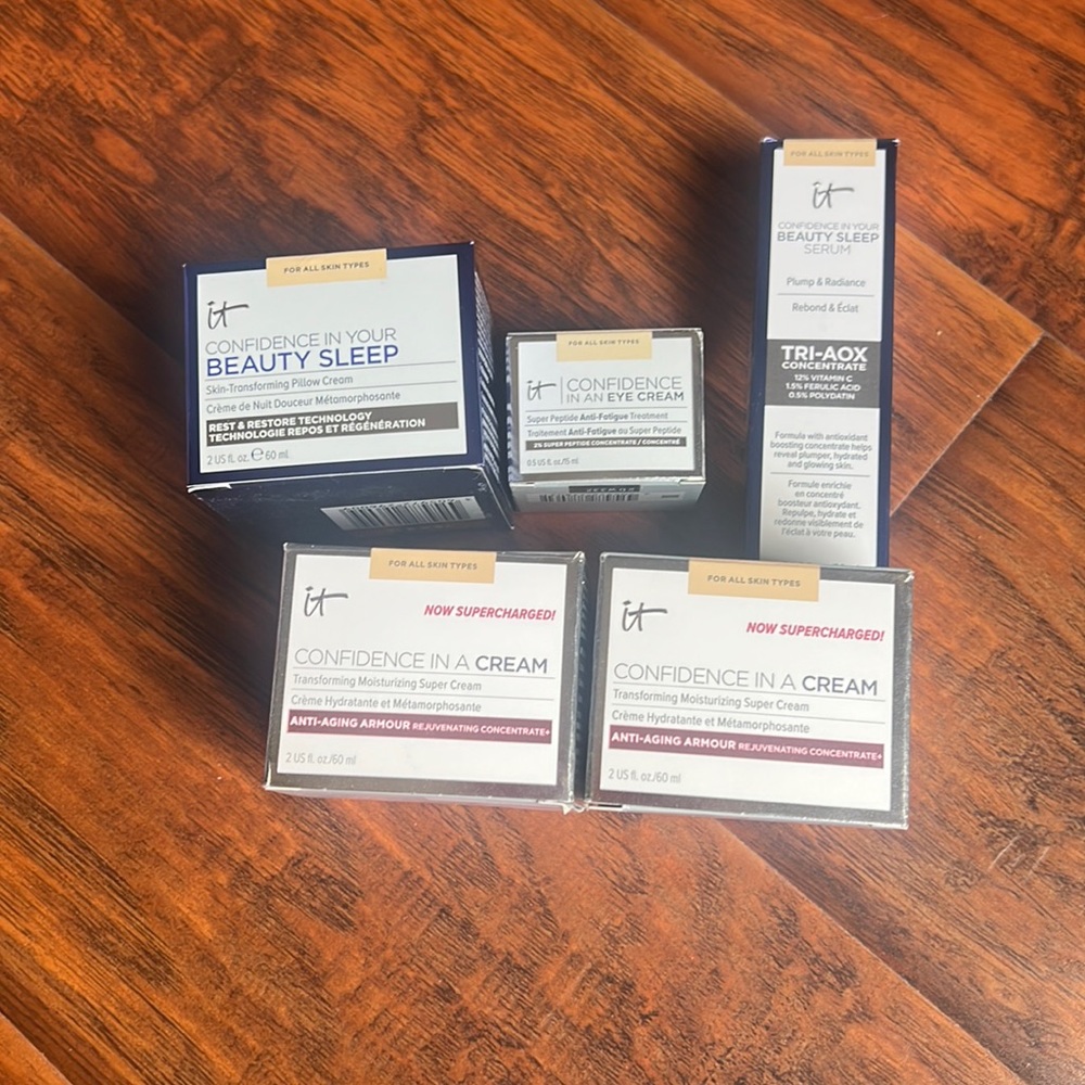 It cosmetics full size and full line of creams plus free serums